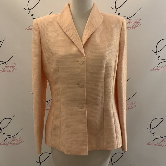 Le Suit. Size 8. Peach colored long sleeve lined jacket. Button Front. WTC - Picture 1 of 6